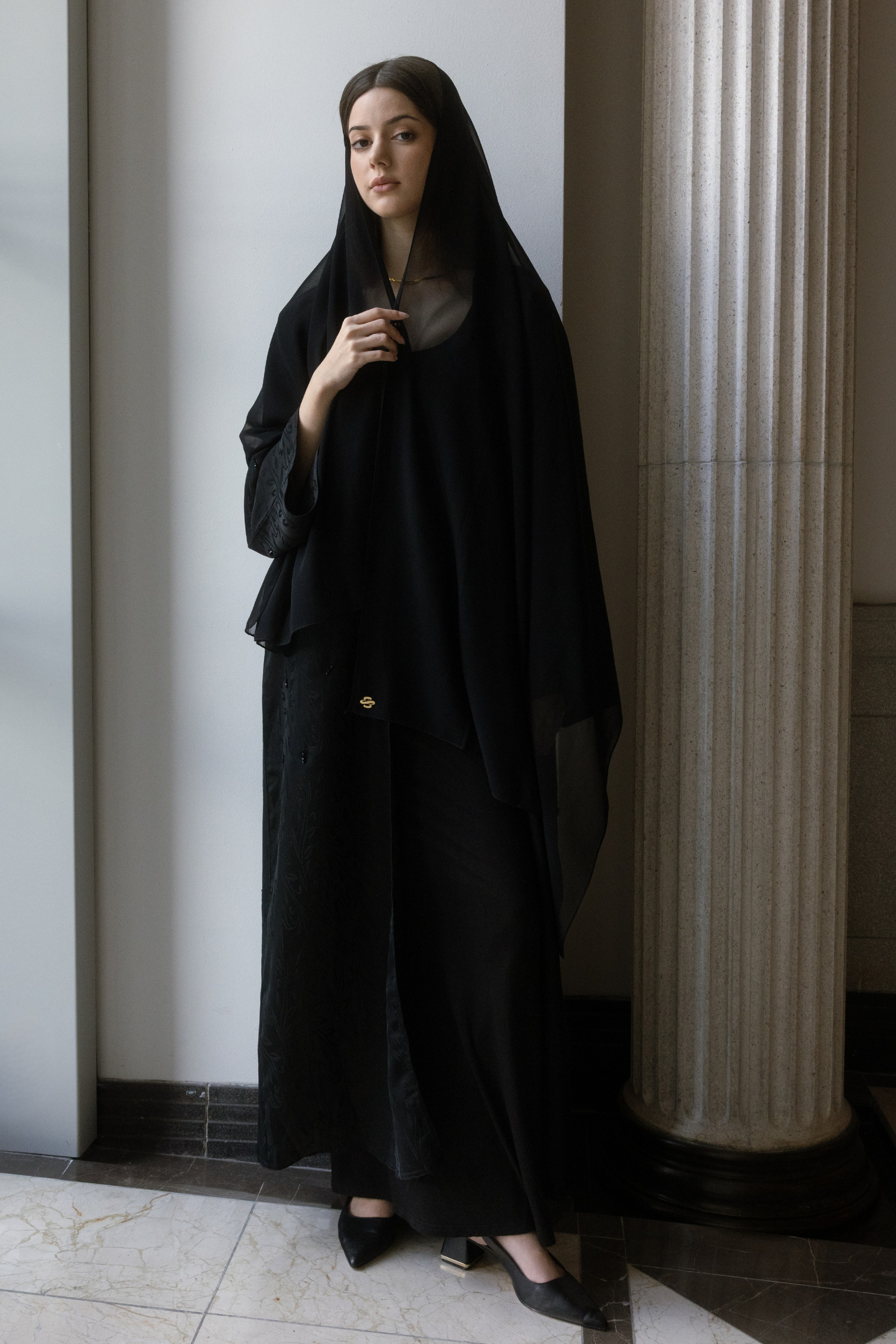 ÉMIRATI Shela in Noir