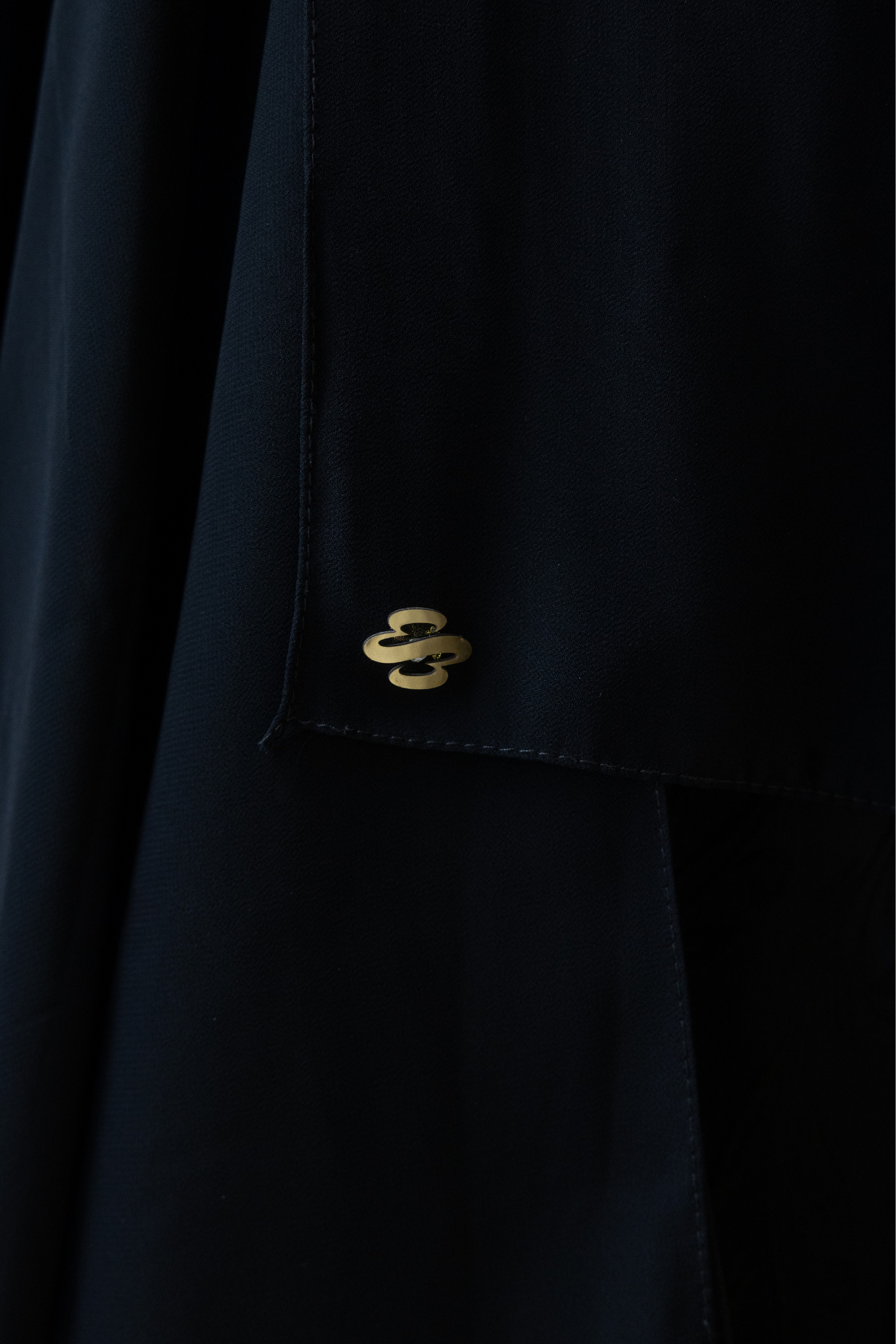 ÉMIRATI Shela in Noir